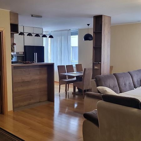 Apartman Centar Bulevar Ex Sa Garazom Banja Luka Zewnętrze zdjęcie
