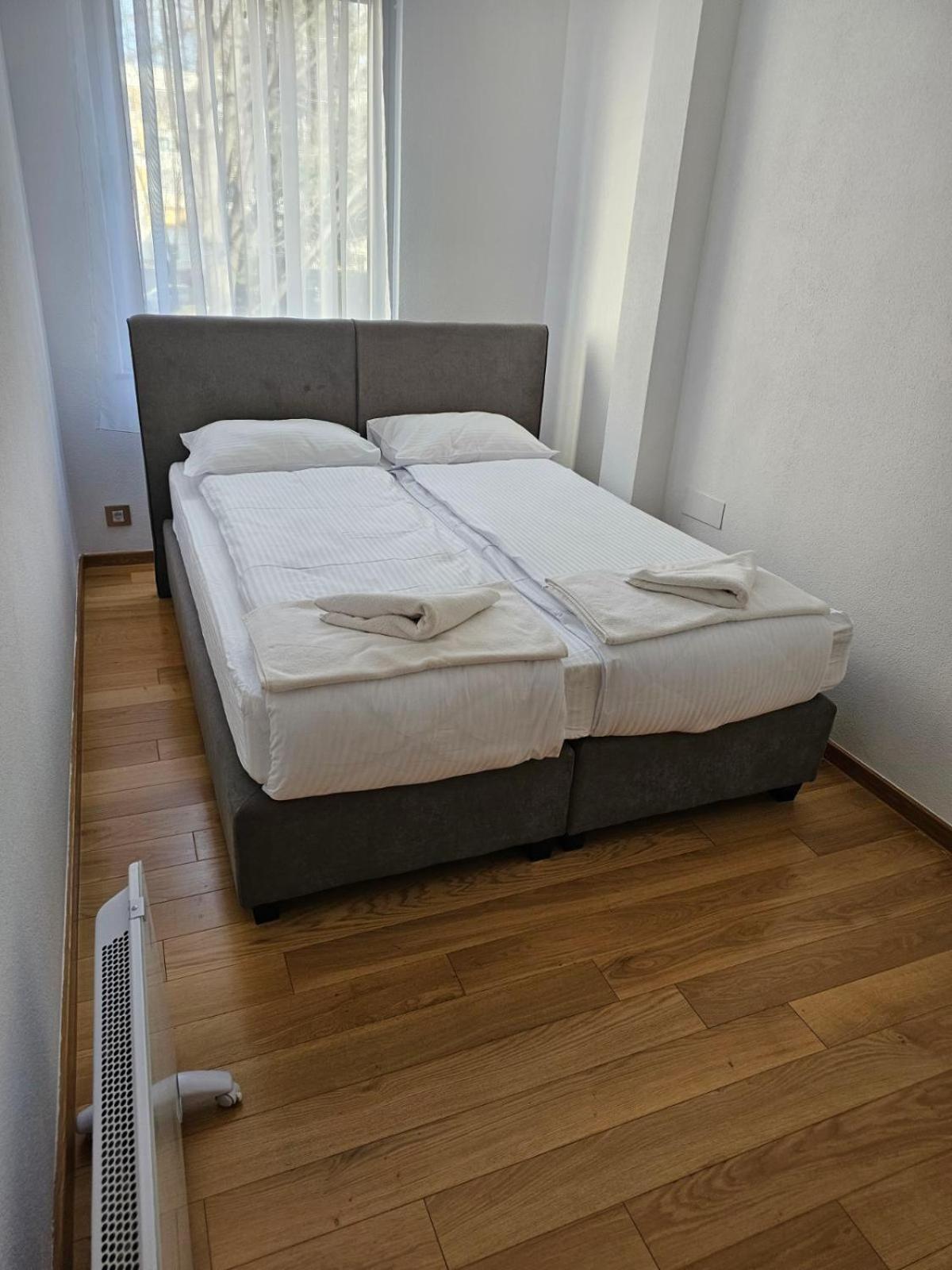 Apartman Centar Bulevar Ex Sa Garazom Banja Luka Zewnętrze zdjęcie