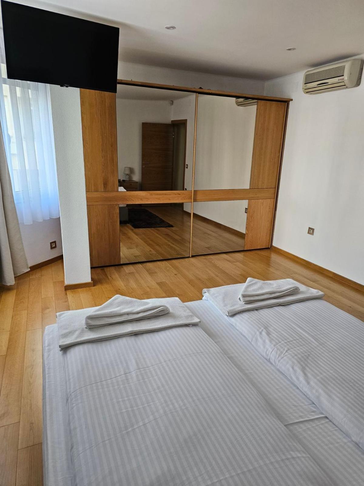 Apartman Centar Bulevar Ex Sa Garazom Banja Luka Zewnętrze zdjęcie