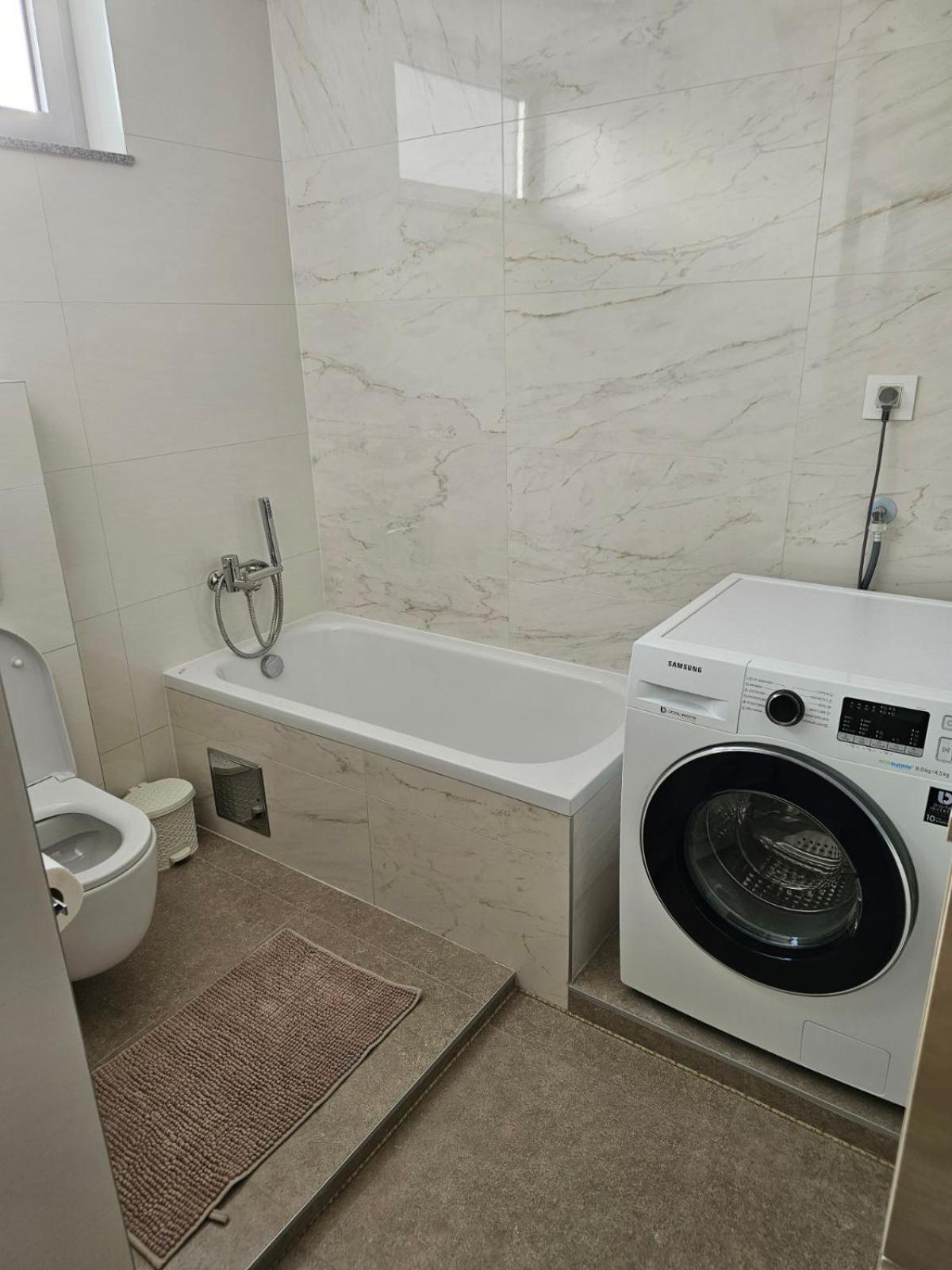 Apartman Centar Bulevar Ex Sa Garazom Banja Luka Zewnętrze zdjęcie