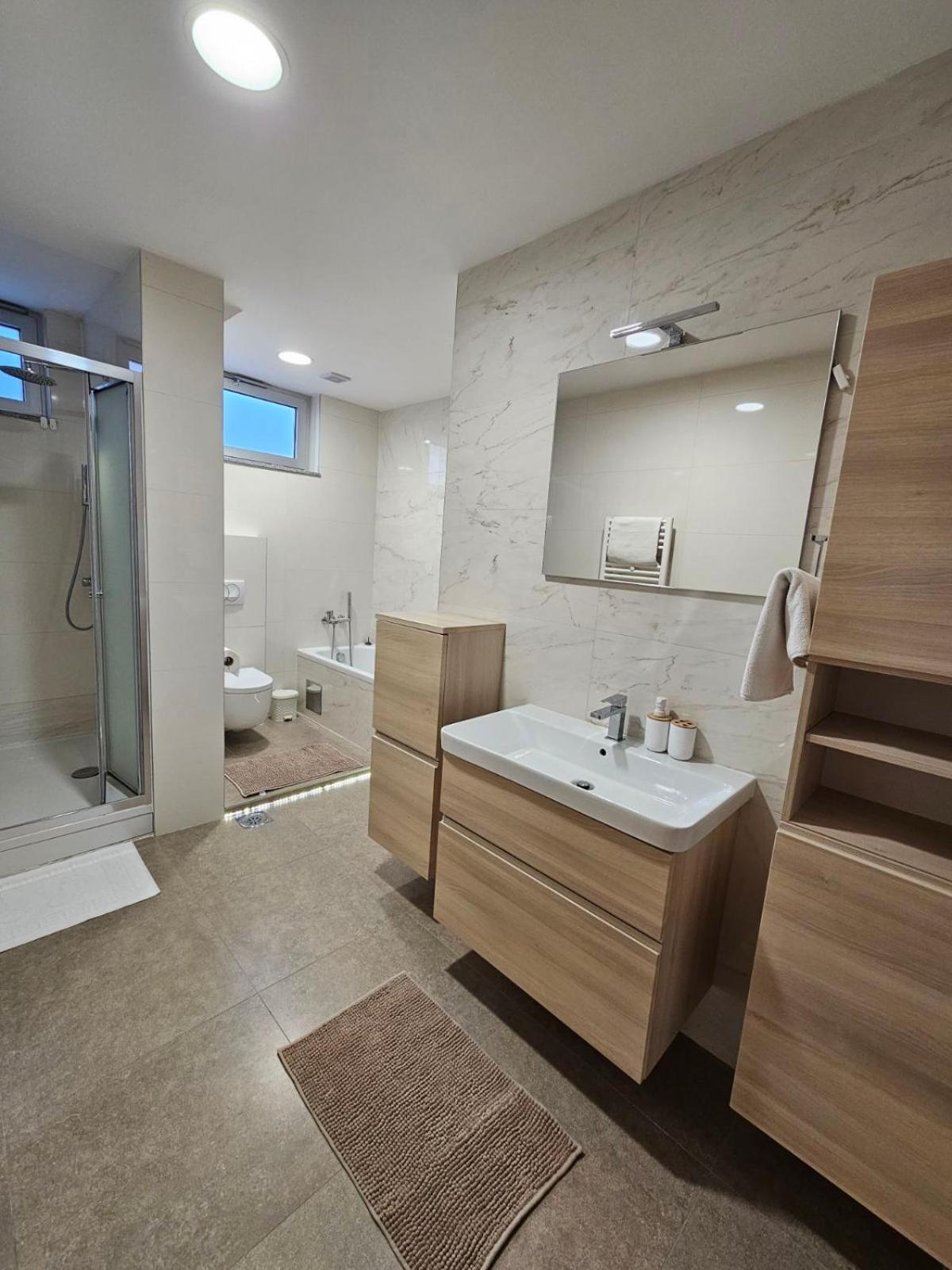 Apartman Centar Bulevar Ex Sa Garazom Banja Luka Zewnętrze zdjęcie
