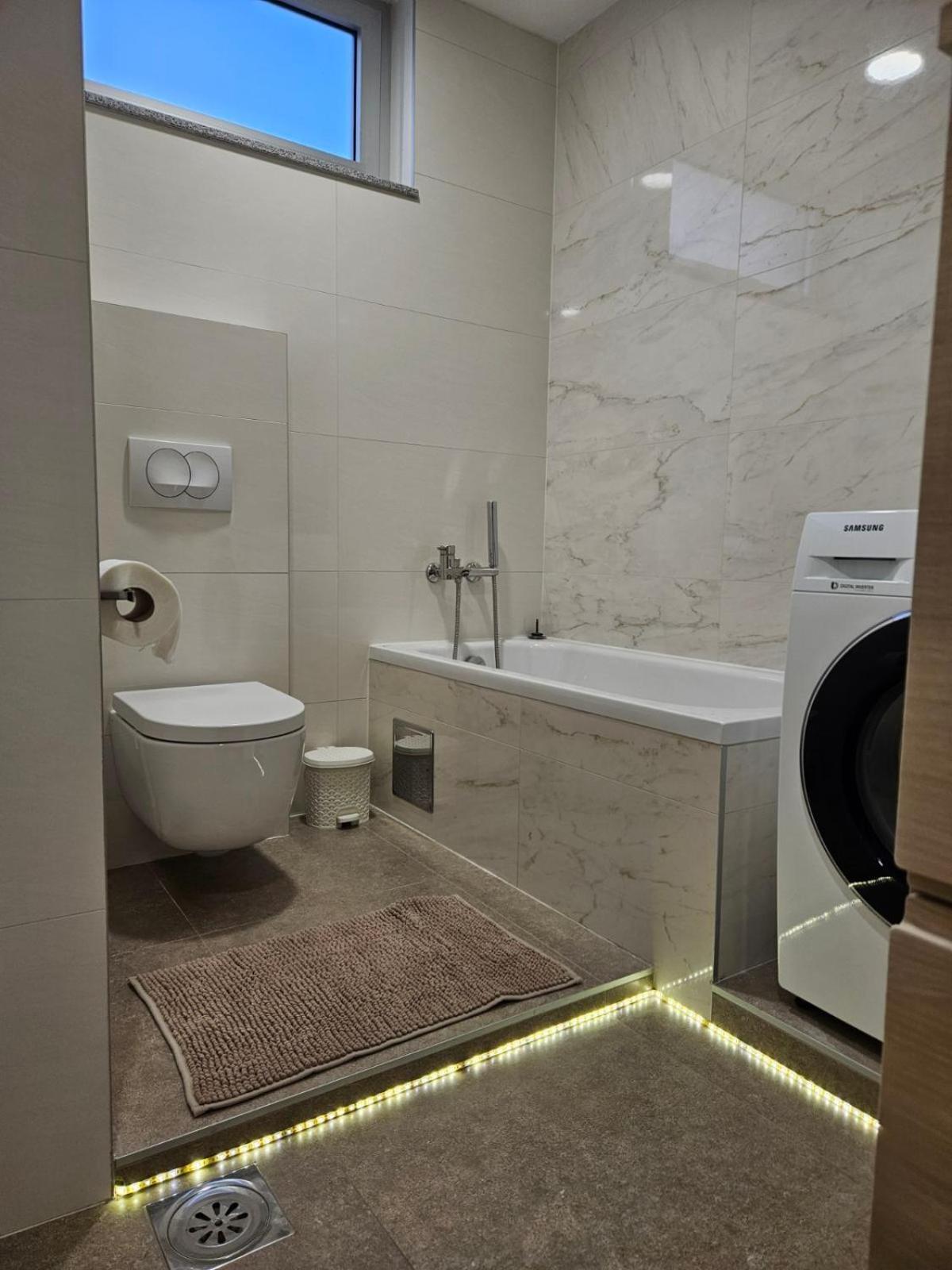 Apartman Centar Bulevar Ex Sa Garazom Banja Luka Zewnętrze zdjęcie